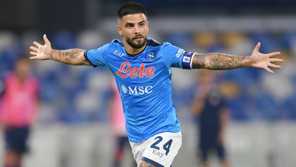 Daniele Longo has reported that the Partenopei have increased their renewal offer in terms of wages for the Italian’s renewal and are now handing him 4 million per season. There is now said to be confidence that the deal could be done and a meeting about it is expected at the end of the month. A situation of calmness is said to have been restored in the scenario and it has replaced the anxiety and tension. Aurelio de Laurentiis has decided to fix and address the last few issues in the potential issues and the deal is now edging closer.